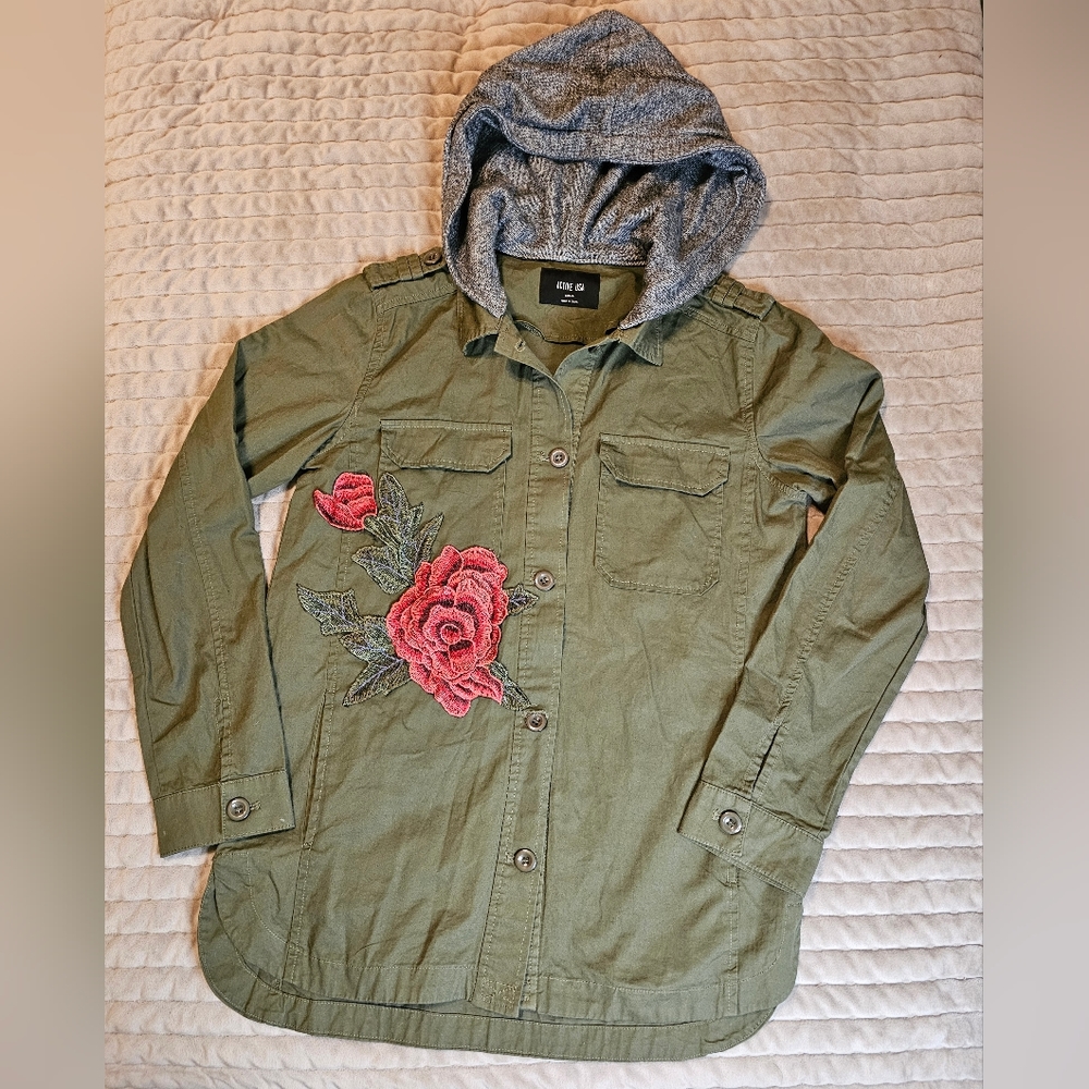 Active USA Hooded Lightweight Button-up‎